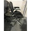 Image 2 : HERMAN MILLER AERON GRAPHITE/CHROME FULLY ADJUSTABLE TASK CHAIR SIZE B RETAIL $2219 CAN