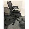 Image 2 : HERMAN MILLER AERON GRAPHITE FULLY ADJUSTABLE TASK CHAIR (SIZE B) RETAIL $2030 CAN