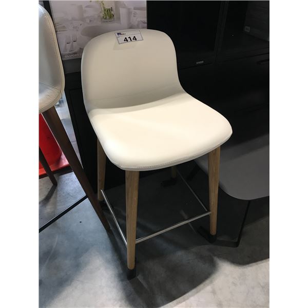 DESIGN WITHIN REACH JOBS WHITE LEATHER/OAK FRAMED 25 H BARSTOOL