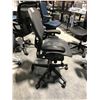 Image 2 : HERMAN MILLER AERON GRAPHITE FULLY ADJUSTABLE TASK CHAIR SIZE B RETAIL $1805 CAN