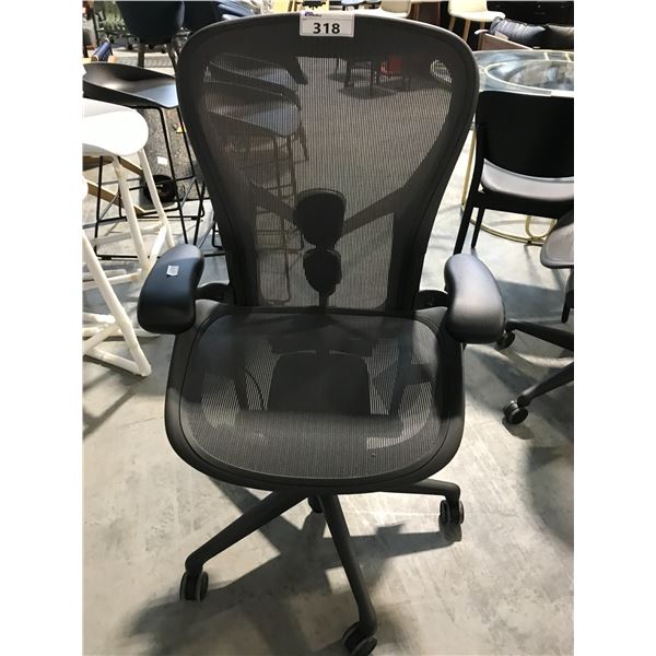 HERMAN MILLER AERON GRAPHITE FULLY ADJUSTABLE SIZE C  TASK CHAIR  RETAIL PRICE $2219 CAN.