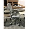 Image 2 : HERMAN MILLER AERON MINERAL GREY FULLY ADJUSTABLE TASK CHAIR SIZE B RETAIL $2370 CAN