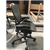 Image 2 : HERMAN MILLER AERON BLACK STANDARD ADJUSTABLE TASK CHAIR SIZE B RETAIL $1733 CAN