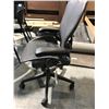 Image 3 : HERMAN MILLER AERON BLACK STANDARD ADJUSTABLE TASK CHAIR SIZE B RETAIL $1733 CAN