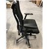 Image 2 : HERMAN MILLER EMBODY BLACK/GRAPHITE FULLY ADJUSTABLE GAMING CHAIR RETAIL $2254.00 CAN