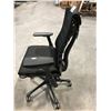 Image 3 : HERMAN MILLER EMBODY BLACK/GRAPHITE FULLY ADJUSTABLE GAMING CHAIR RETAIL $2254.00 CAN