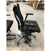 Image 2 : HERMAN MILLER EMBODY BLACK/GRAPHITE FULLY ADJUSTABLE GAMING CHAIR RETAIL $2254.00 CAN