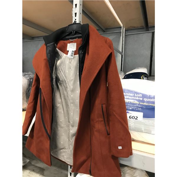 LADIES RUST SOIA & KYO PEA COAT WITH BROKEN ZIPPER, SIZE MEDIUM