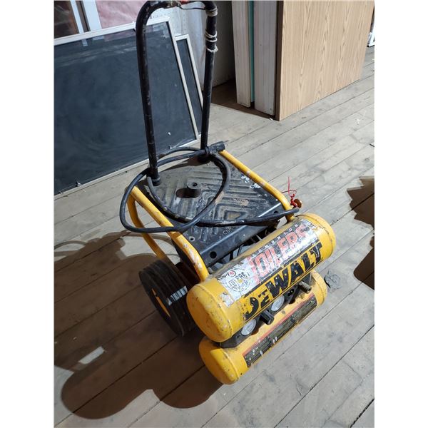 DEWALT 4 GALLON DOLLY STYLE COMPRESSOR