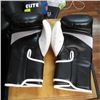 Image 2 : PAIR OF 9R BOXING GLOVES,
