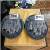 Image 2 : PAIR OF EVERLAST PUNCHING MITTS,