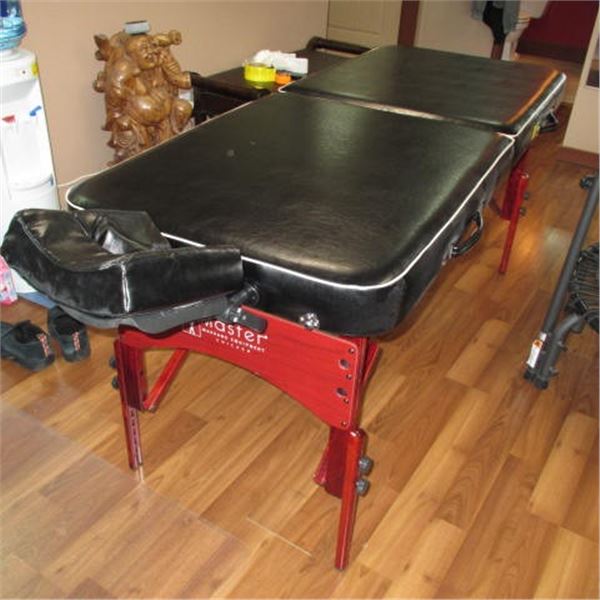 FOLDING MASSAGE TABLE WITH CARRY CASE,