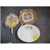 Image 1 : BATHROOM SCALE & 2 HAND FANS