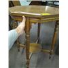Image 2 : OCTAGON OCCASIONAL TABLE, OAK WITH LOWER SHELF