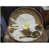 Image 1 : CASED DRESSER SET