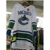 Image 1 : VANCOUVER CANUCKS JERSEY