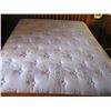 Image 2 : QUEEN SIZE BOX SPRING & MATTRESS