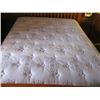 Image 2 : QUEEN SIZE BOX SPRING & MATTRESS