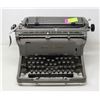Image 1 : ANTIQUE UNDERWOOD TYPEWRITER