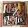 Image 1 : LARGE LOT OF VINTAGE LIONEL TRAIN CARS 1950S
