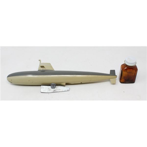 1960S TOY DIVING SUBMARINE WITH PELLETS