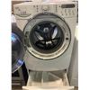 Image 2 : WHITE KENMORE FRONT LOADING CLOTHES WASHER WITH PEDESTAL MODEL 110.47091 601