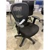 Image 2 : TEMPUR-PEDIC MESH BACK ROLLING OFFICE CHAIR