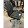 Image 2 : MESH BACK ROLLIN OFFICE CHAIR