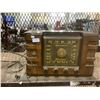 Image 1 : ANTIQUE RADIO