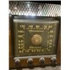 Image 2 : ANTIQUE RADIO