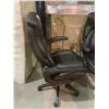 Image 2 : BLACK LAZBOY BLACK EXECUTIVE OFFICE CHAIR