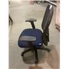 Image 2 : BLUE AND BLACK ROLLING MESH BACK OFFICE CHAIR