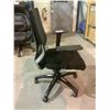 Image 2 : BLACK MESH BACK ROLLING OFFICE CHAIR