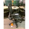 Image 2 : BLACK MESH BACK ROLLING OFFICE CHAIR