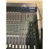 Image 2 : MACKIE 27 4 2 4-BUS MIXING CONSOLE WITH TRAVEL HARD CASE