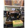 Image 1 : VINTAGE SINGER SEWING MACHINE WITH CASE