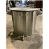 Image 2 : LARGE STAINLESS STEEL POT WITH LID 18 X 20"