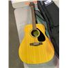 Image 2 : YAMAHA F-310 ACOUSTIC GUITAR WITH PROFILE CARRYING CASE