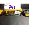 Image 2 : 4 DEWALT 20V BATTERIES