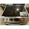 Image 2 : *NEW, TESTED WORKING* HISENSE ELECTRIC TOP STOVE WITH CONVECTION OVEN (SLIGHT CORNER