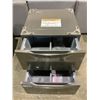 Image 2 : 2 LG LAUNDRY PEDESTALS 27 X 25.5"