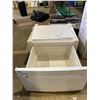 Image 2 : *NEW OUT OF BOX* BOSCH WHITE 24" LAUNDRY PEDESTAL