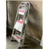 Image 2 : 3X  2' PORTABLE STEP LADDERS