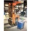 Image 2 : Raymond ForkLift 4000lbs  Battery discharged, no battery rollers