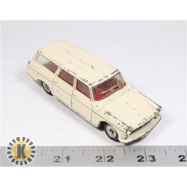 #36  DINKY TOYS #575 BREAK 404 PEUGEOT  MECCANO