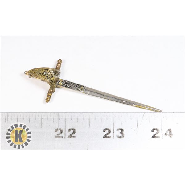 #560 VINTAGE 1970S SMALL SWORD LETTER OPENER