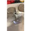 Image 3 : 3 ELECTRIC MOTORS WITH FAN BLADES
