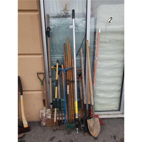 2 BUNDLES OF GARDEN TOOLS, SHOVELS, RAKE, PITCHFORK, EXTENTION POLE