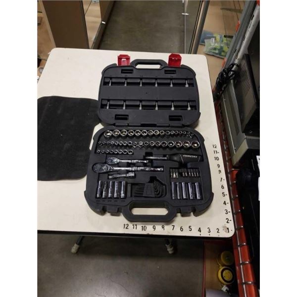 CASED HUSKY SOCKET SET