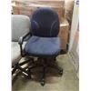 Image 2 : 4 GAS LIFT OFFICE CHAIRS BLUE, ORANGE AND GREY